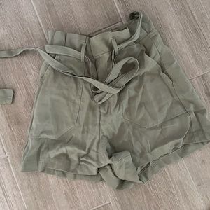DO+BE from Vici Green Shorts small